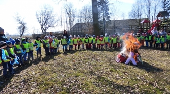 Kolorowe przedszkolaki odganiały zimę