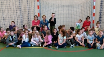 Dzieci z gminy Wolsztyn zaprezentowały się podczas apelu z okazji Dnia Ziemi