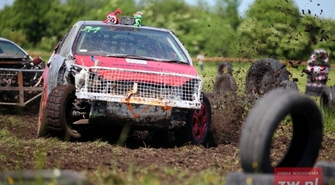 Około 80 zawodników wzięło udział we Wrak Race Wschowa