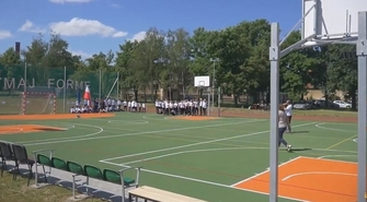 Boisko wielofunkcyjne w Mochach