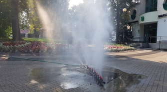Zraszacze wodne sposobem na upały w Wolsztynie