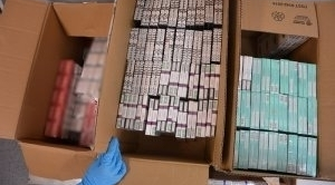 Wpadł z tysiącami papierosów