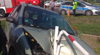 Uderzył w barierki ochronne