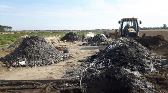 Hałdy śmieci w Osowej Sieni