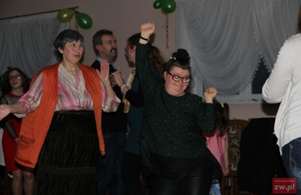 Choinkowy bal z Mikołajem