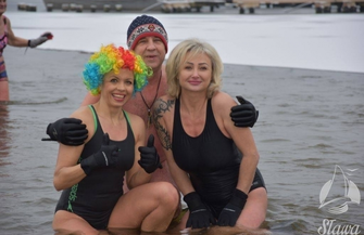 Nie straszny im mróz ani zimna woda. III Zlot Morsów w Sławie za nami