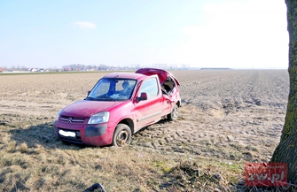 Samochód wypadł z trasy