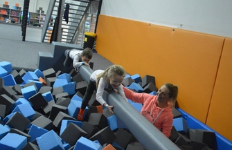 Skakanie jest tym co Kotki Skrzaty Jeże a nawet Skowronki lubią najbardziej