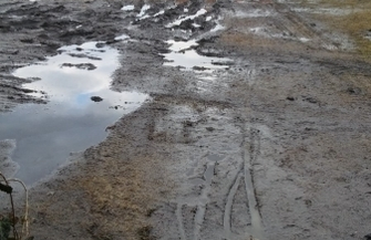 Mieszkańcy ulicy Dworcowej Brniemy w błocie