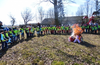 Kolorowe przedszkolaki odganiały zimę