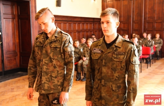 Nadanie awansów uczniom klas mundurowych