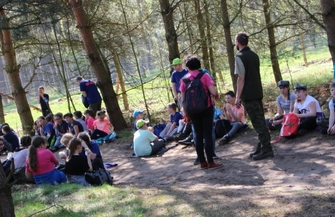 Harcerze wzięli udział w akcji sadzenia lasu