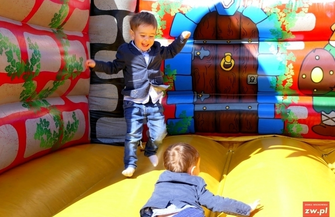 Motocykliści dzieciom na wschowskim Rynku