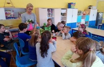 Uczniowie poznawali ciekawy fach florystki