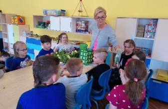 Uczniowie poznawali ciekawy fach florystki