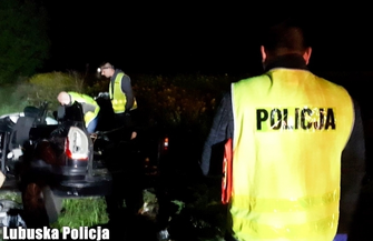 Trzy osoby nie żyją. Kierowca hondy mijał wracającego do Wschowy komendanta policji