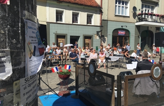 Sława jak Paryż - Kartka z zagranicy