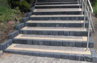 W Starym Strączu oddano schody do użytku