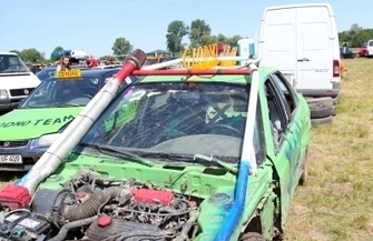 Około 80 zawodników wzięło udział we Wrak Race Wschowa
