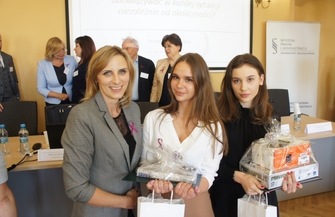 Sukces licealistek z Zana - II miejsce i wyróżnienie