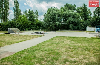 Po interwencji radnego Giezka trwają prace naprawcze urządzeń do jazdy na deskorolce