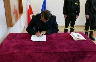 Ślubowanie dwóch strażaków w KP PSP w Górze