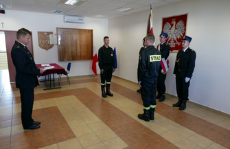 Ślubowanie dwóch strażaków w KP PSP w Górze