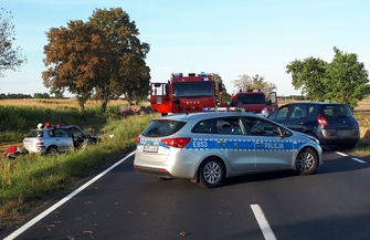 Zderzenie czołowe na krajowej 12. 53-latka przetrasportowana do szpitala.