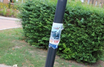 Kto pozwolił chwilówkom oklejać słupy i rynny