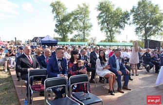 Boryczka Obiecujemy sprawiedliwie dzielić tymi bochnami chleba