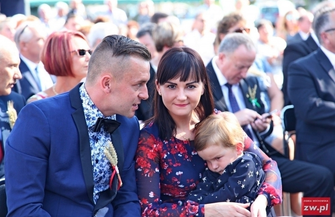Boryczka Obiecujemy sprawiedliwie dzielić tymi bochnami chleba