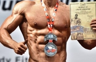 Kacper Bąkiewicz srebrnym medalistą zawodów Fitness Mania Classic rangi Pucharu Świata