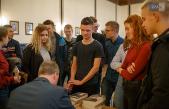Spotkanie autorskie w Zanie z Piotrem Bojarskim