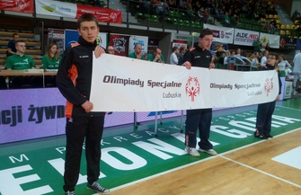 Zawodnicy Olimpiad Specjalnych z SOSW na meczu ligowym w Zielonej Górze