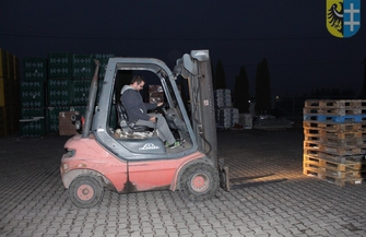 Uczniowie realizują kurs kierowca wózków widłowych