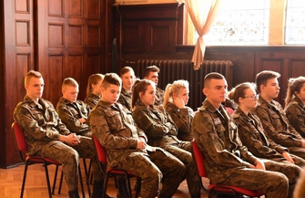 Akt nadania klasom mundurowym stopni awansu