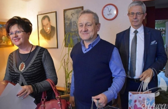 Z życzeniami u stulatki