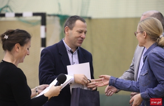 Skuter inwalidzki dla Łukasza. Nie zauważają tylko problemów ale je rozwiązują