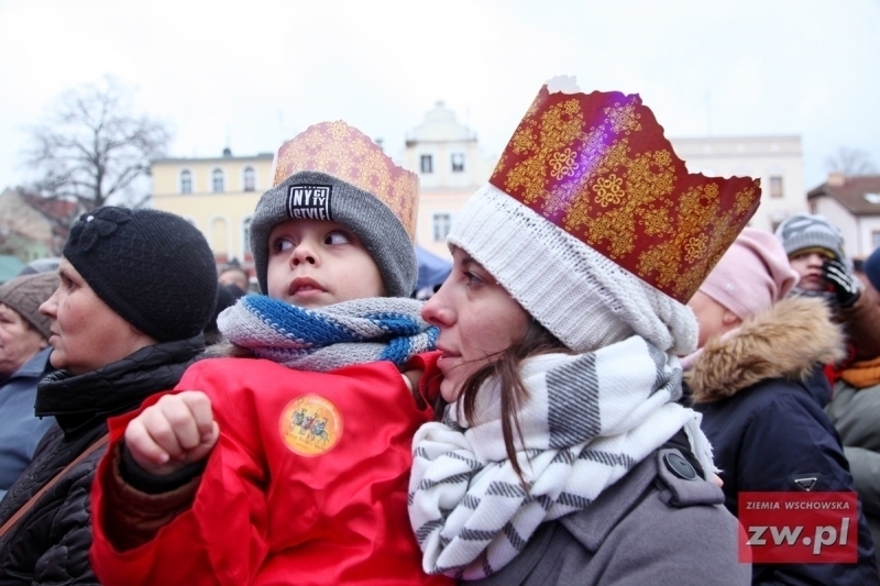 Orszak Trzech Króli we Wschowie i wspólne kolędowanie wiernych ze wszystkich parafii