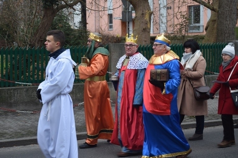 Za mędrcami podążyli do Jezusa