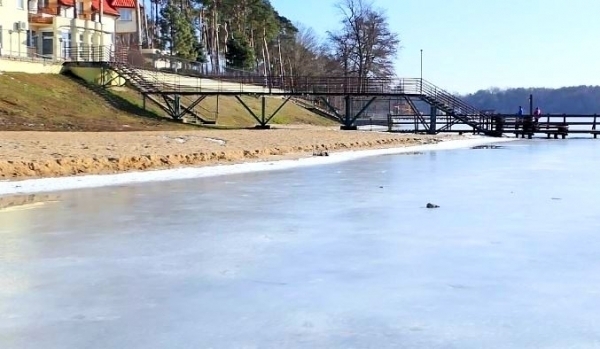 Kilkanaście metrów w jezioro. Atrakcje nowej sławskiej plaży