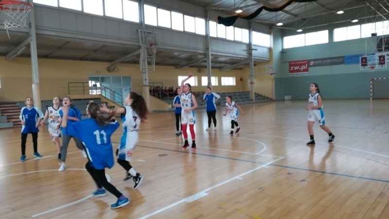 Zmagania młodych koszykarek z SP1 Wschowa