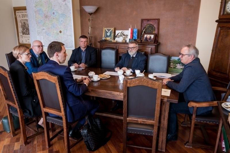 SP1 we Wschowie podpisuje umowę o współpracy z PWSZ w Lesznie