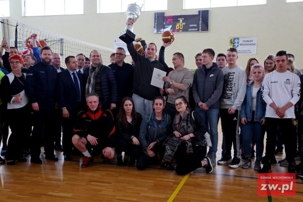 Puchar komendanta dla I Zespołu Szkół. Służby mundurowe kontra nauczyciele 02