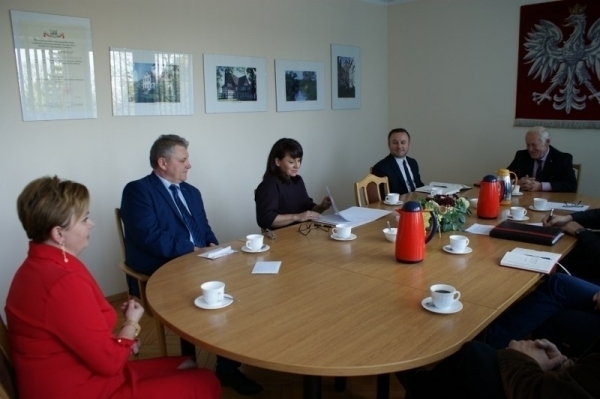 O egzaminach i nie tylko spotkanie Starosty Górowskiego z dyrektorami szkół
