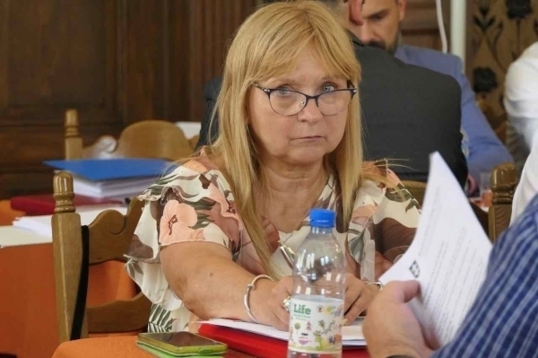 Transfer radnej ze sciezka rowerowa w tle
