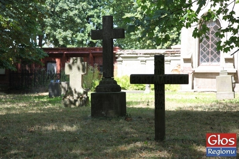 Odnowienie płyt epitafijnych. Dofinansowanie z Urzędu Marszałkowskiego