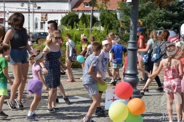 Happening z okazji 100-lecia działalności Polskiego Czerwonego Krzyża