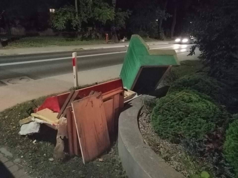 Apel o usunięcie wielkogabarytowych śmieci