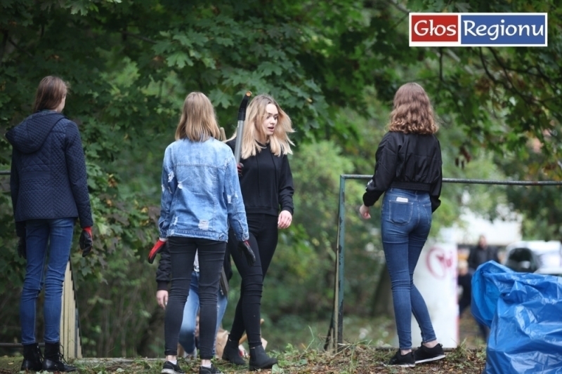 Młodzieży nieobce sączyny społeczne - Sprzątamy wschowski dworzec PKP